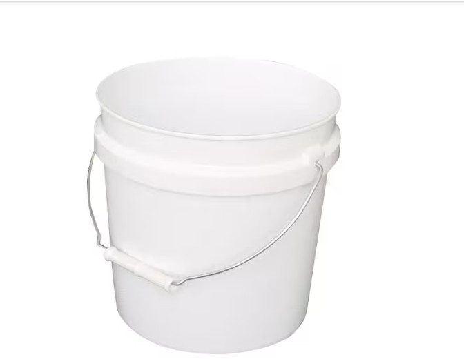2 Gallon White Paint Bucket with Handle