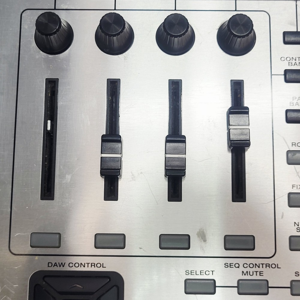 M-AUDIO Trigger Finger Pro MIDI Pad Controller 16 Step Sequencer 64 Sounds+Cords