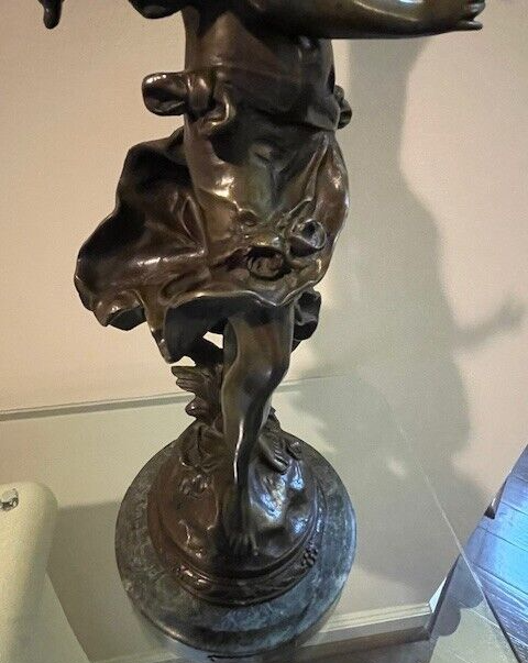 Auguste Moreau Figural Bronze - En Vedette - Signed