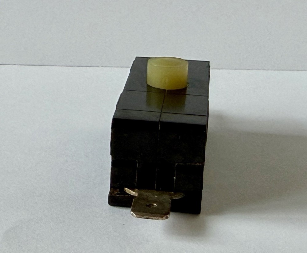 CHERRY E14 25A NORMALLY OPEN SNAP ACTION PUSHBUTTON SWITCH 125/250 VAC