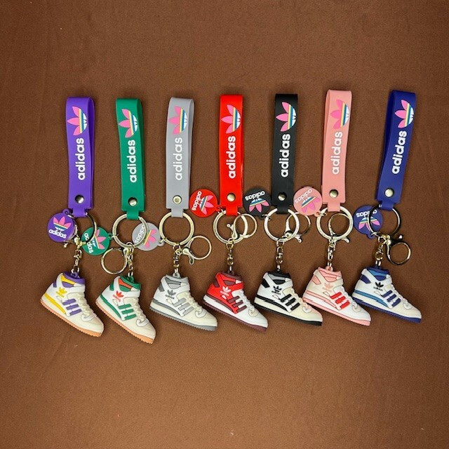 ADIDAS SNEAKER KEYCHAIN