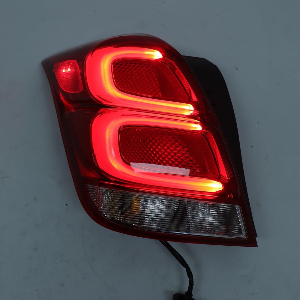 Left Driver Side Tail Light Assembly for Trax 2017-2022 42750549