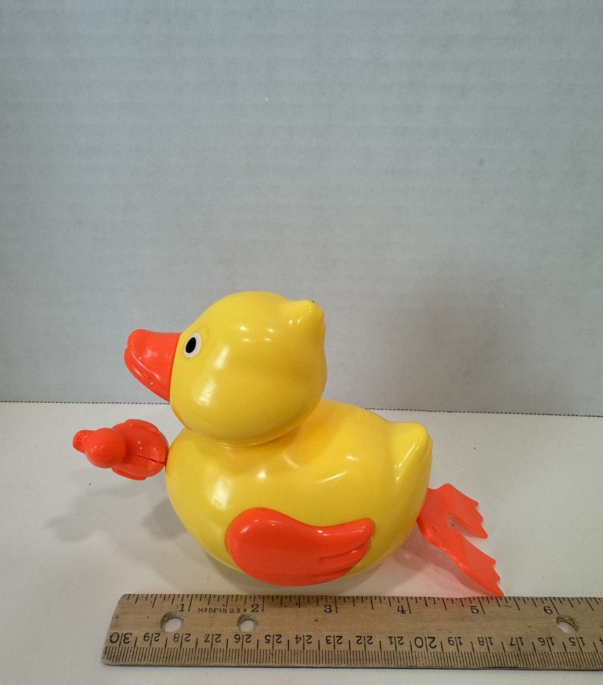 Swimming Duck Pull String Bath Toy