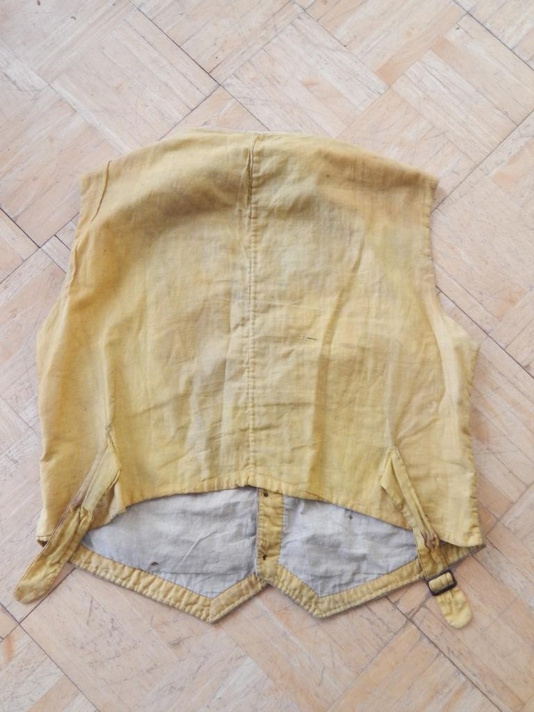 VINTAGE ATHABASKAN / N. CREE INDIAN BRAIN TAN SILK EMBROIDERED VEST - XLNT !