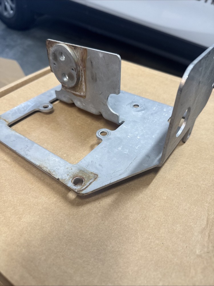 Whelen Howler Mounting Bracket 86961 Used