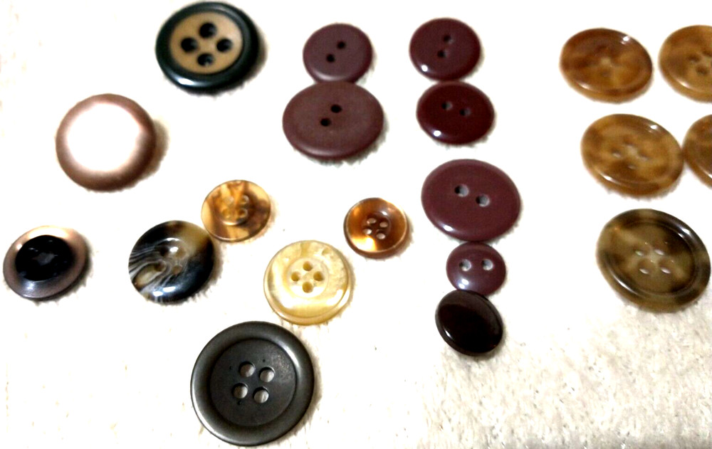 Buttons 40 Tan & Brown, Light Brown Assorted Shapes and Sizes BA1