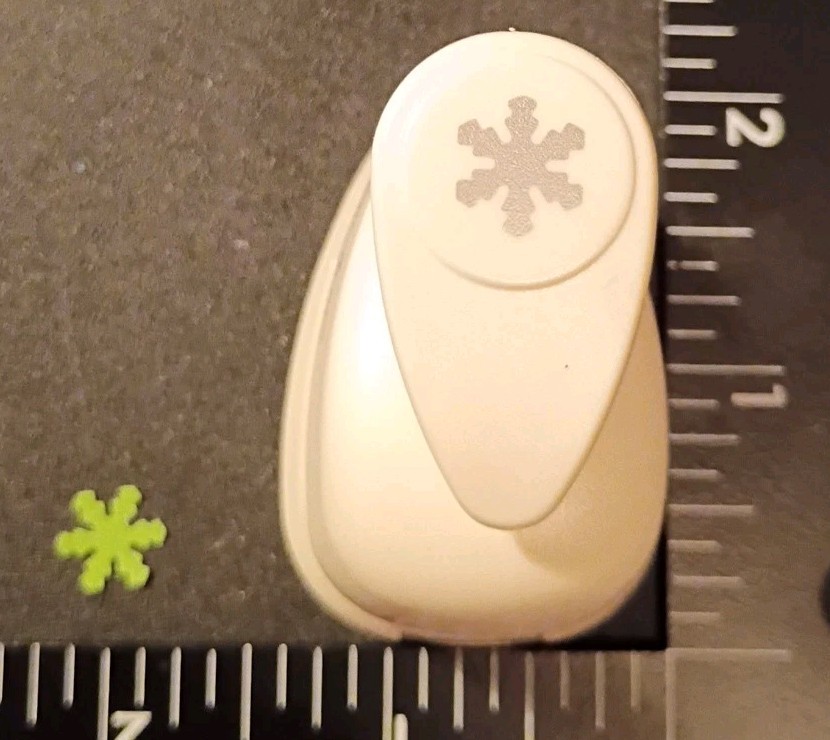 SMALL SNOWFLAKE Recollections mini Paper Punch