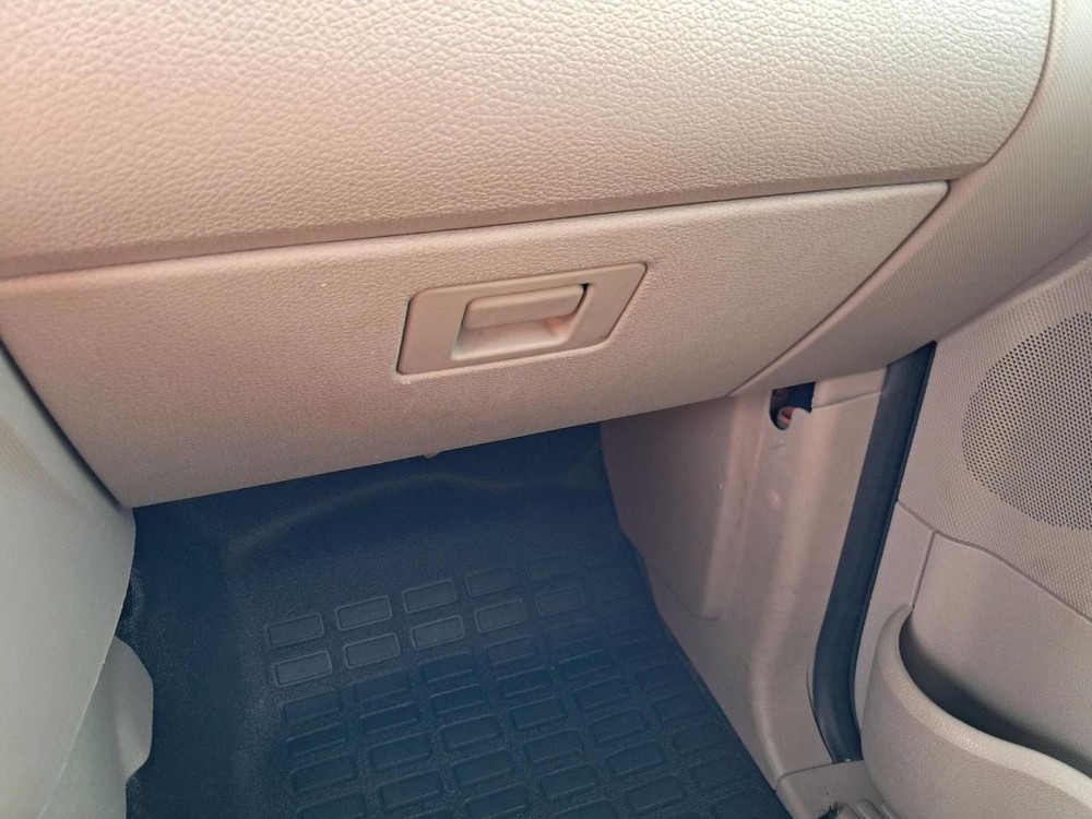 EXPLORER 2007 Glove Box 4815440