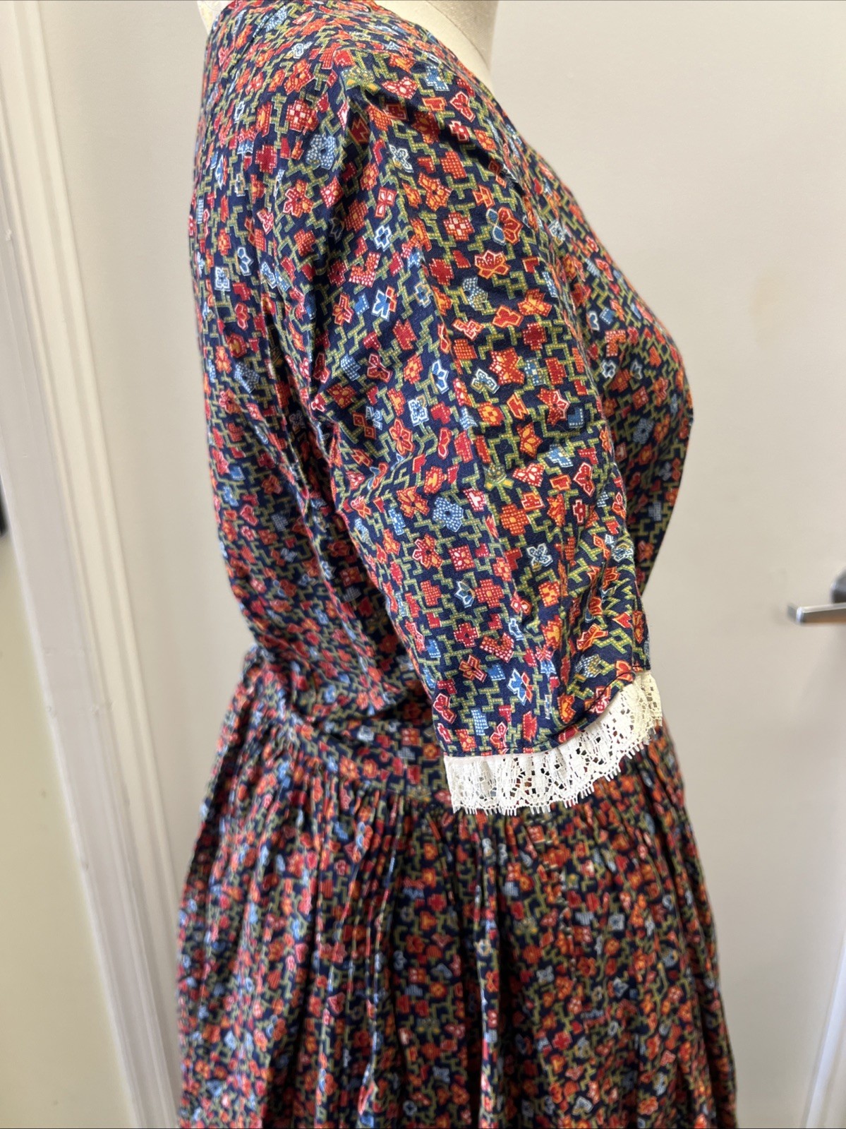 1-Pc 19th century era Woman's Multi Colored Floral Pattern Day Dress - SZ S