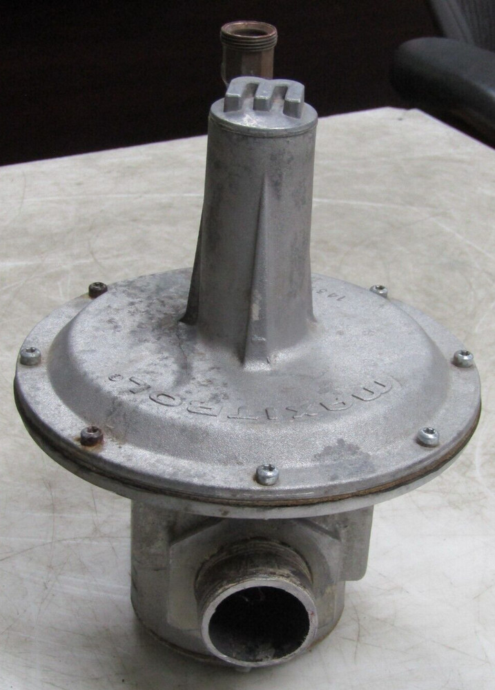 😏 MAXITROL 210D 1½" GAS PRESSURE REGULATOR 10 PSIG MAX