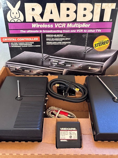Gemini Rabbit Videocaster Wireless VCR Multiplier  Crystal Controlled Video