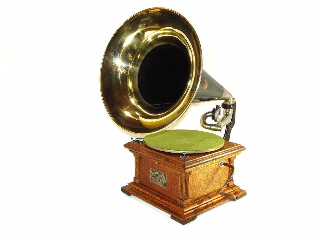 Victor II Humpback Phonograph