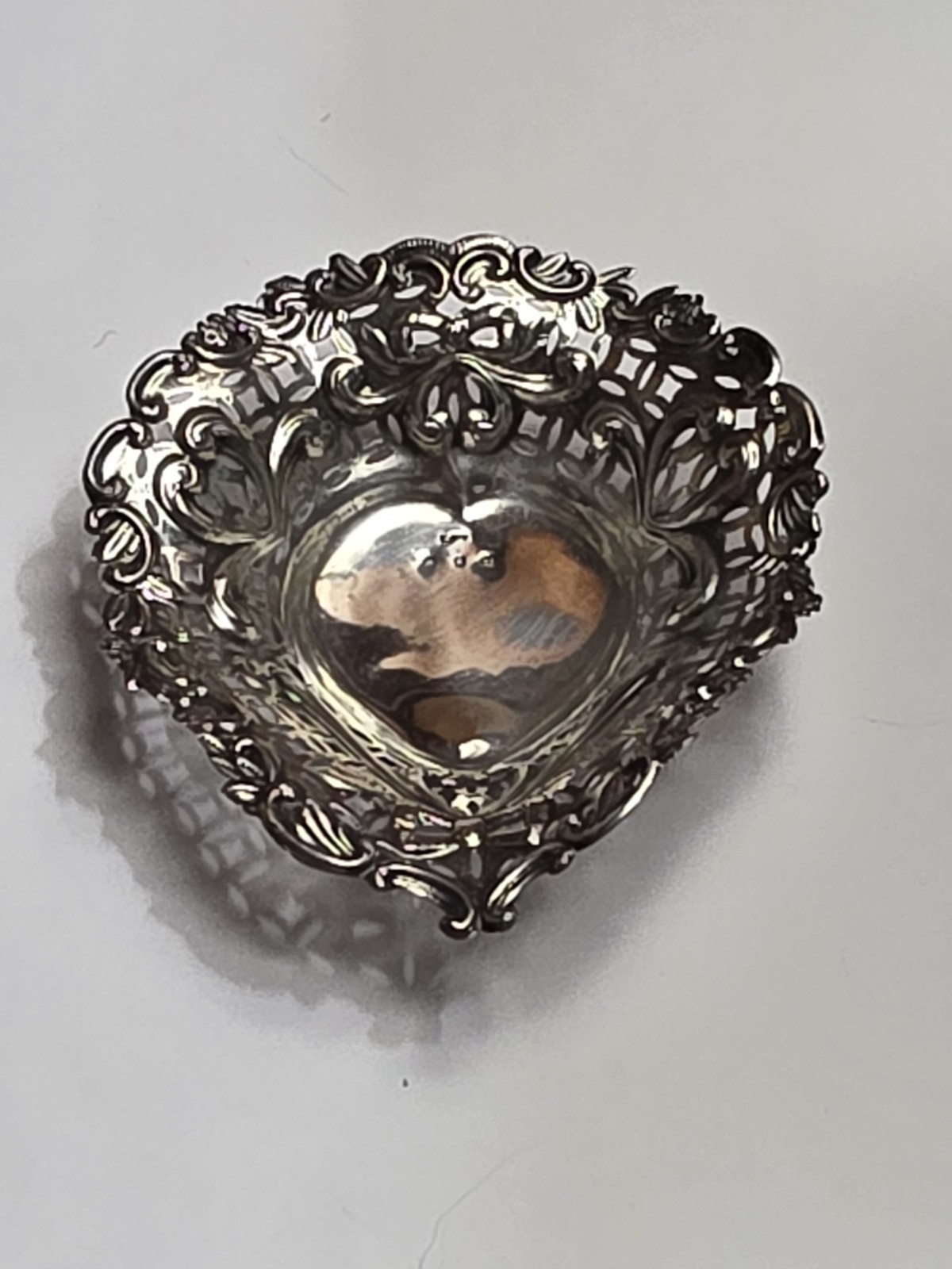 antique 1898 English sterling silver filigree heart footed bonbon dish bowl