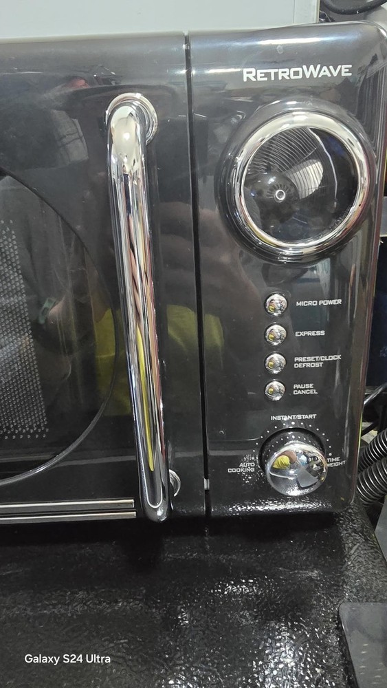 RetroWave Nostalgic Microwave Oven - Black