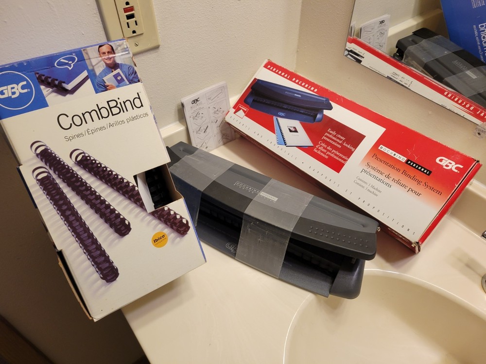 GBC DOCUBIND PERSONAL PRESENTATION BINDING SYSTEM w/ PARTIAL BOX OF SPINES
