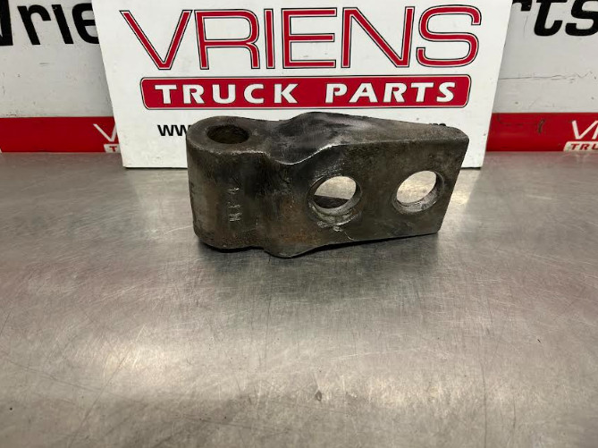 KENWORTH K277-293R BRACKET-HOOD HINGE