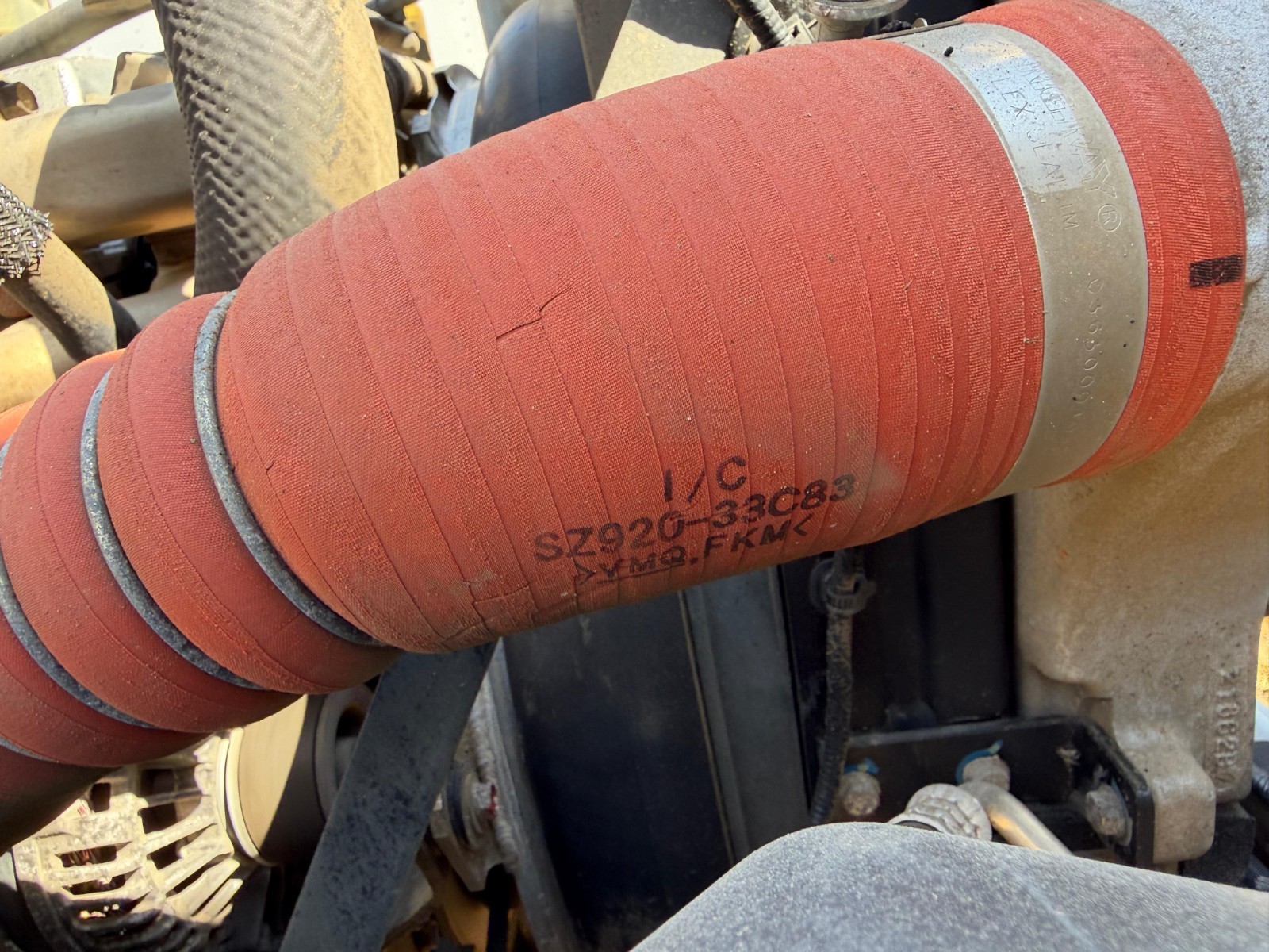 OEM RH Intercooler Hose SZ920-33C83 or 2011-2020 Hino 258 268 338 J08E Diesel