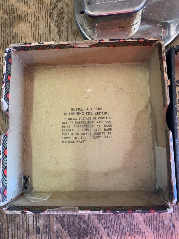 Antique 1920s KRISS KROSS STROPPER & RAZOR sharpener + Box