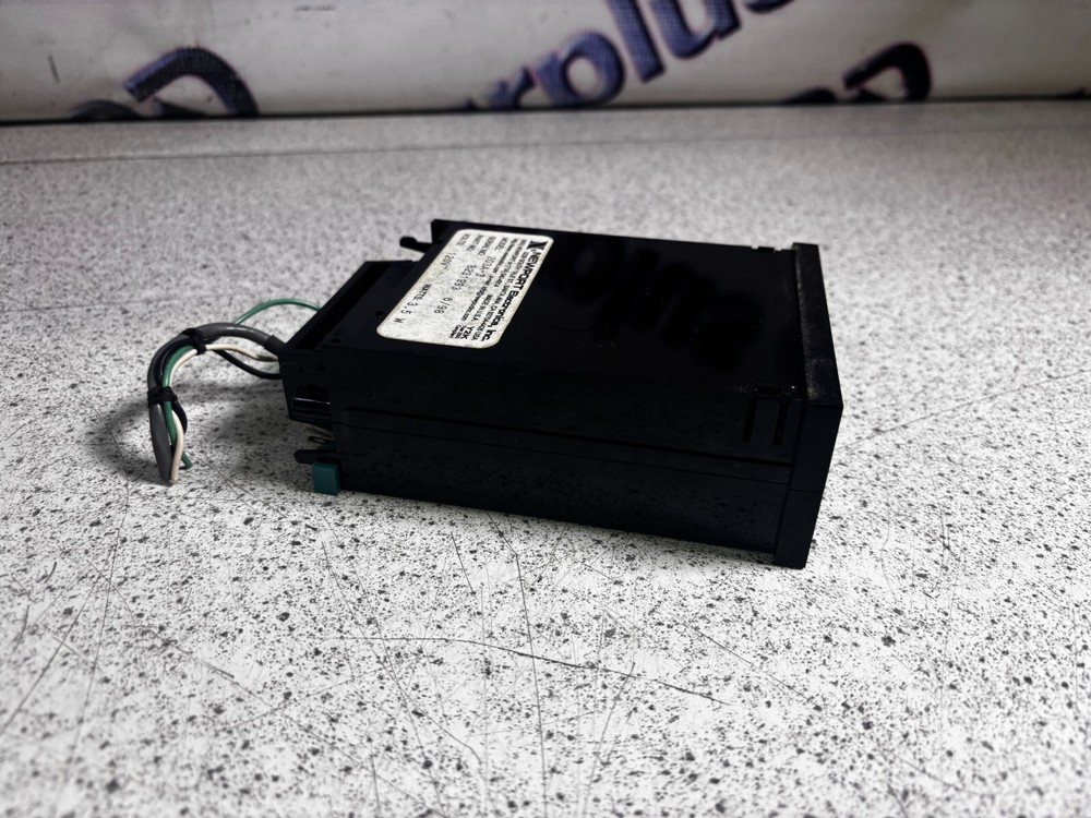 Newport Electronic Volt Meter Model 203A-3