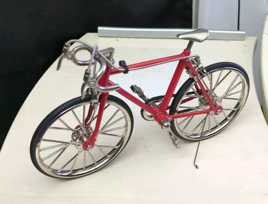 Miniature Die cast Racing Bicycle 1/10 Scale