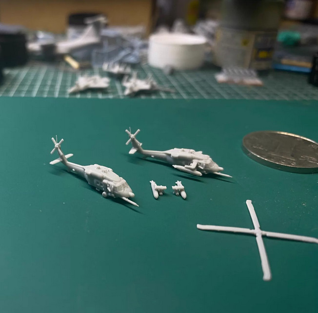 1/2000 1/700 1/400 1/350 Black Hawk (armed version) helicopter