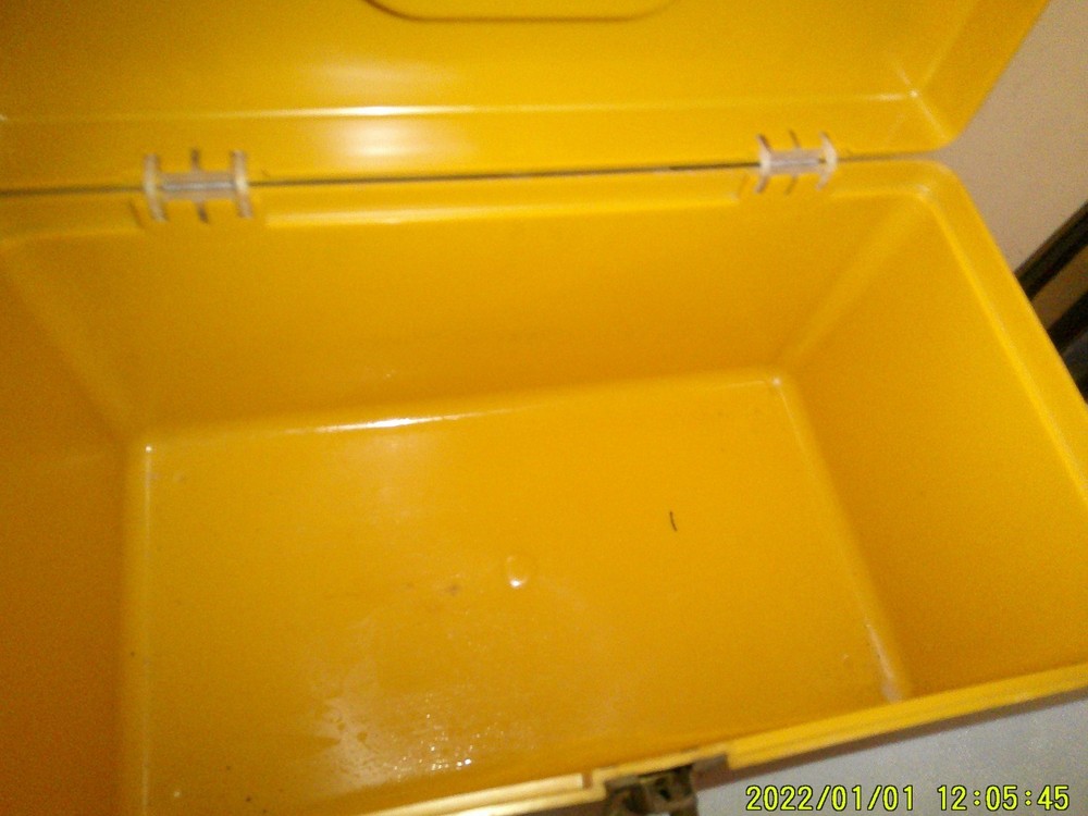 VINTAGE HARD SHELL PLASTIC YELLOW CARRY SEWING BOX