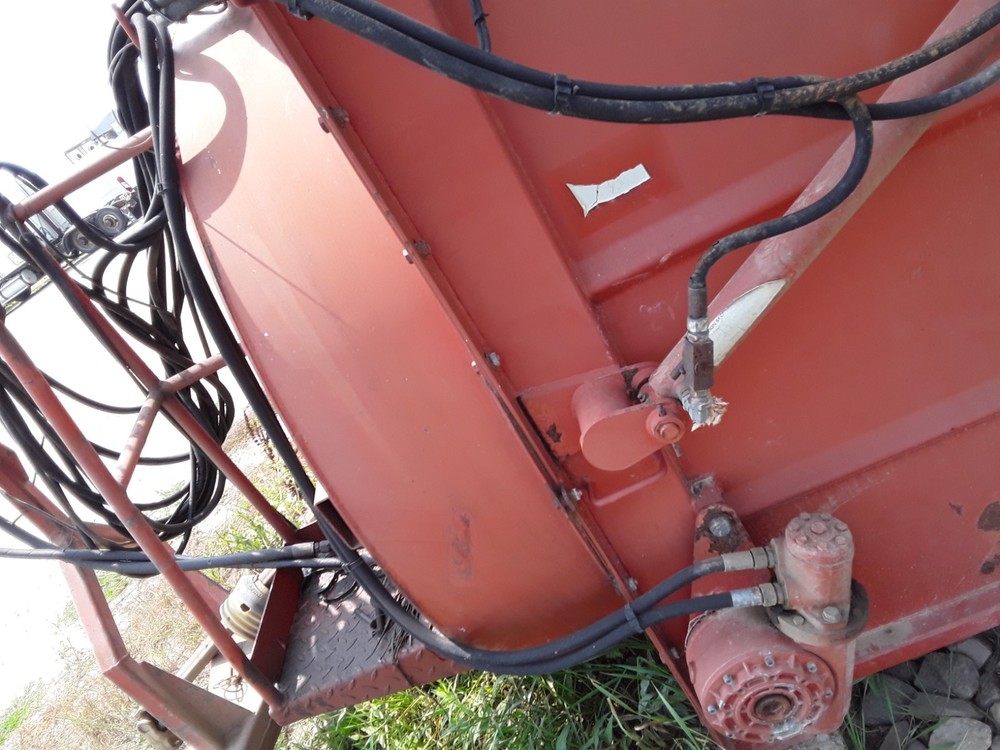 Jeantil DP 3000 Straw Unloader/Distributor