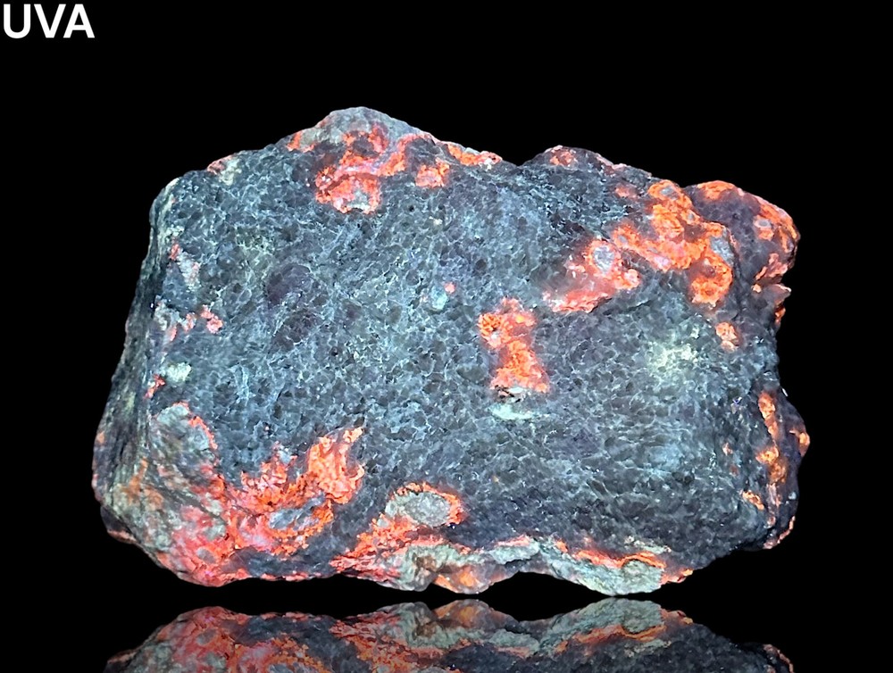 942 Gr. Fluorescent Phosphorescent Tenebrescent Hackmanite, Unknown On Matrix