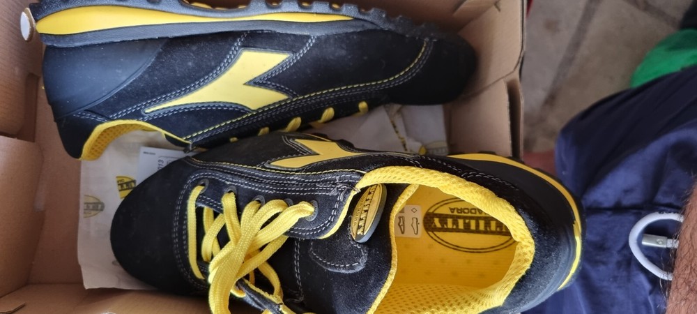 DIADORA SHOES