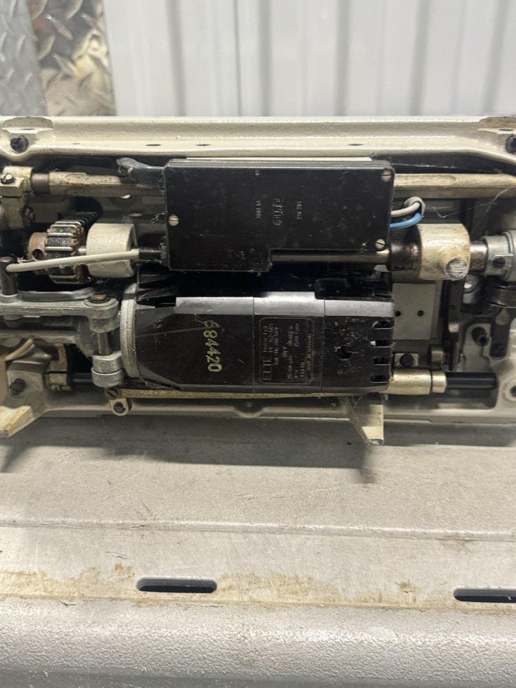 Vintage PFAFF 262 Sewing Machine