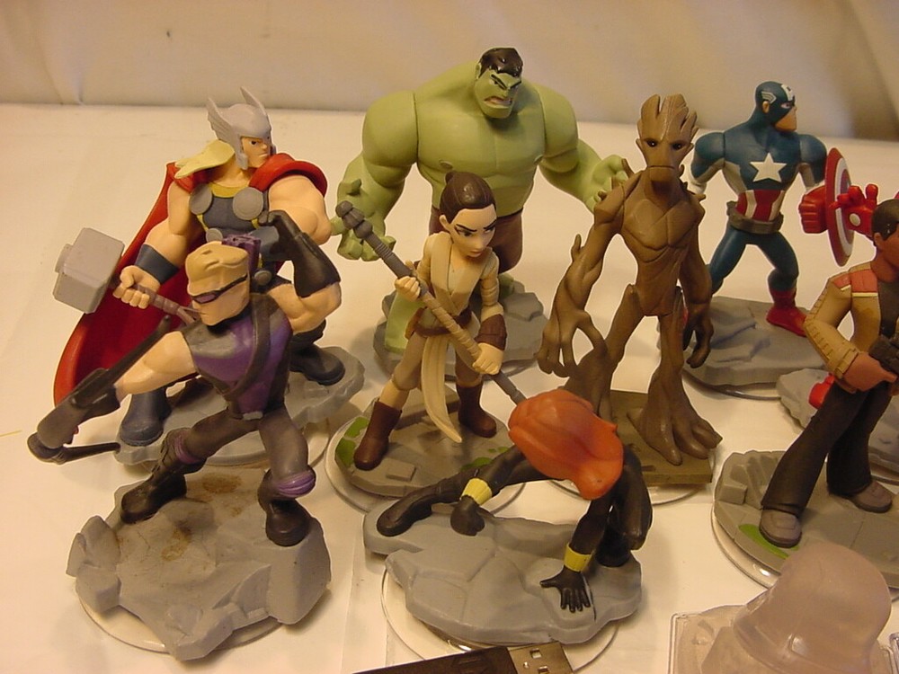 DISNEY INFINITY WITH FIGURES COLLECTION