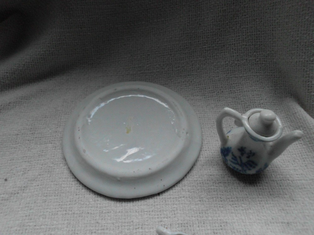 MINIATURE BLUE & WHITE WILLOW PATTERN TEA SET ~