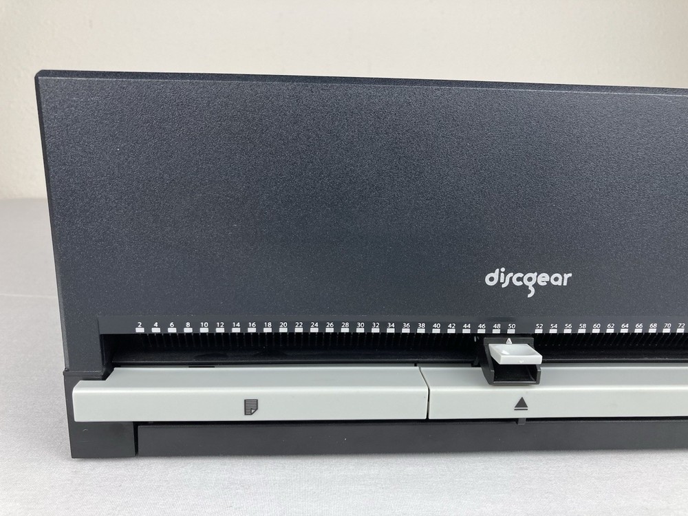 DISCGEAR SELECTOR 100E CD DVD BLURAY GAME 100 DISC STORAGE CASE BLACK EXCELLENT!