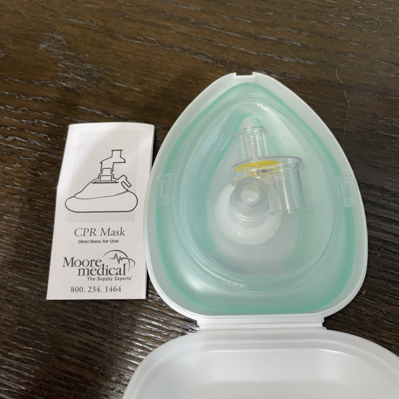 1 Pocket CPR mask in Hard Case - Mask With O2 Inlet One Way Valve & Hard Case