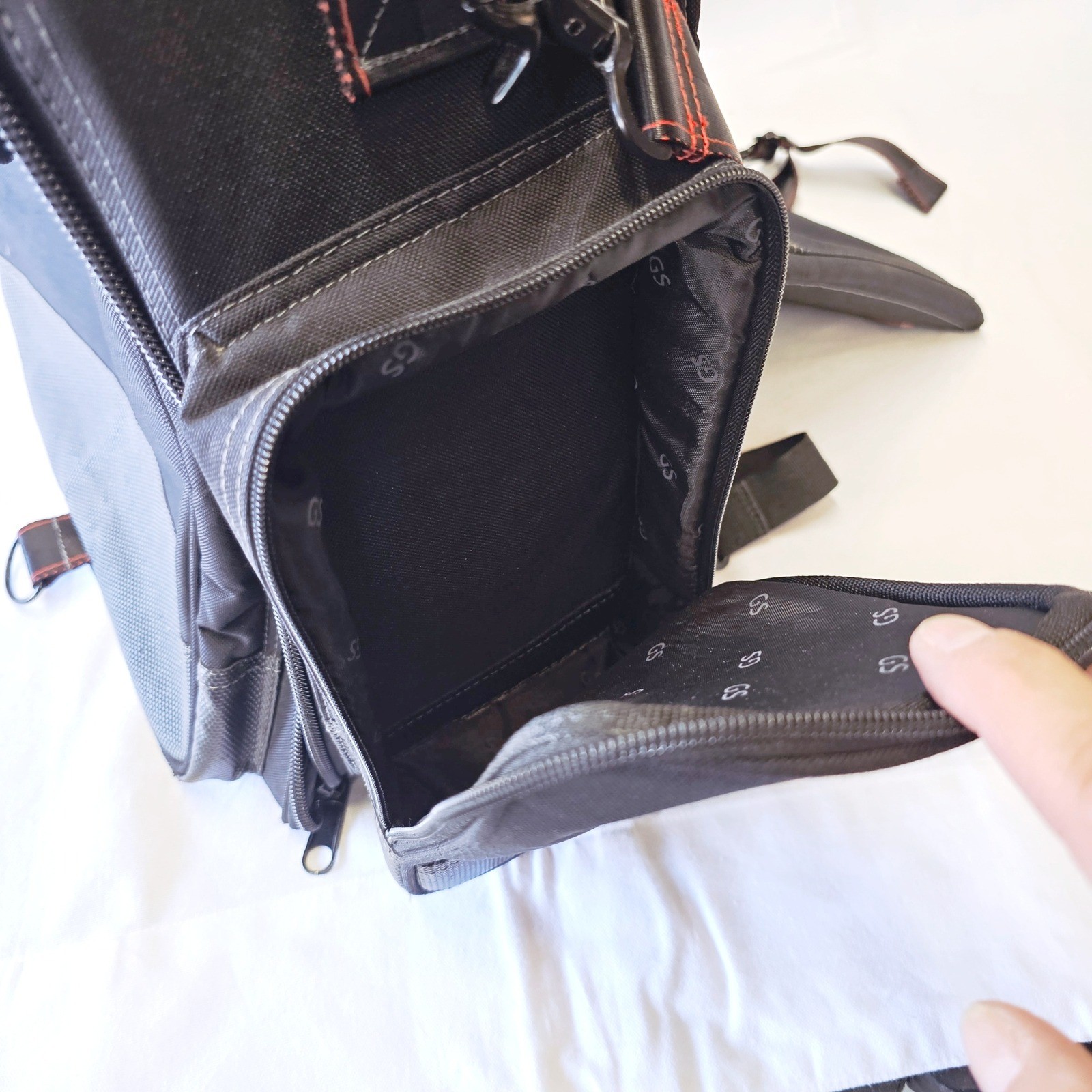 Gigskinz Backpack Unisex OS Black Red DJ Mixer Gear Case Damaged Zipper Pull Bag