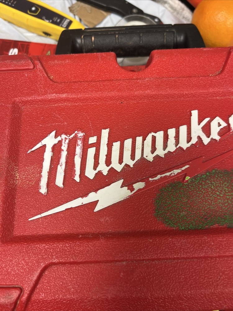 milwaukee Alkaline Cross Laser with Laser Tripod