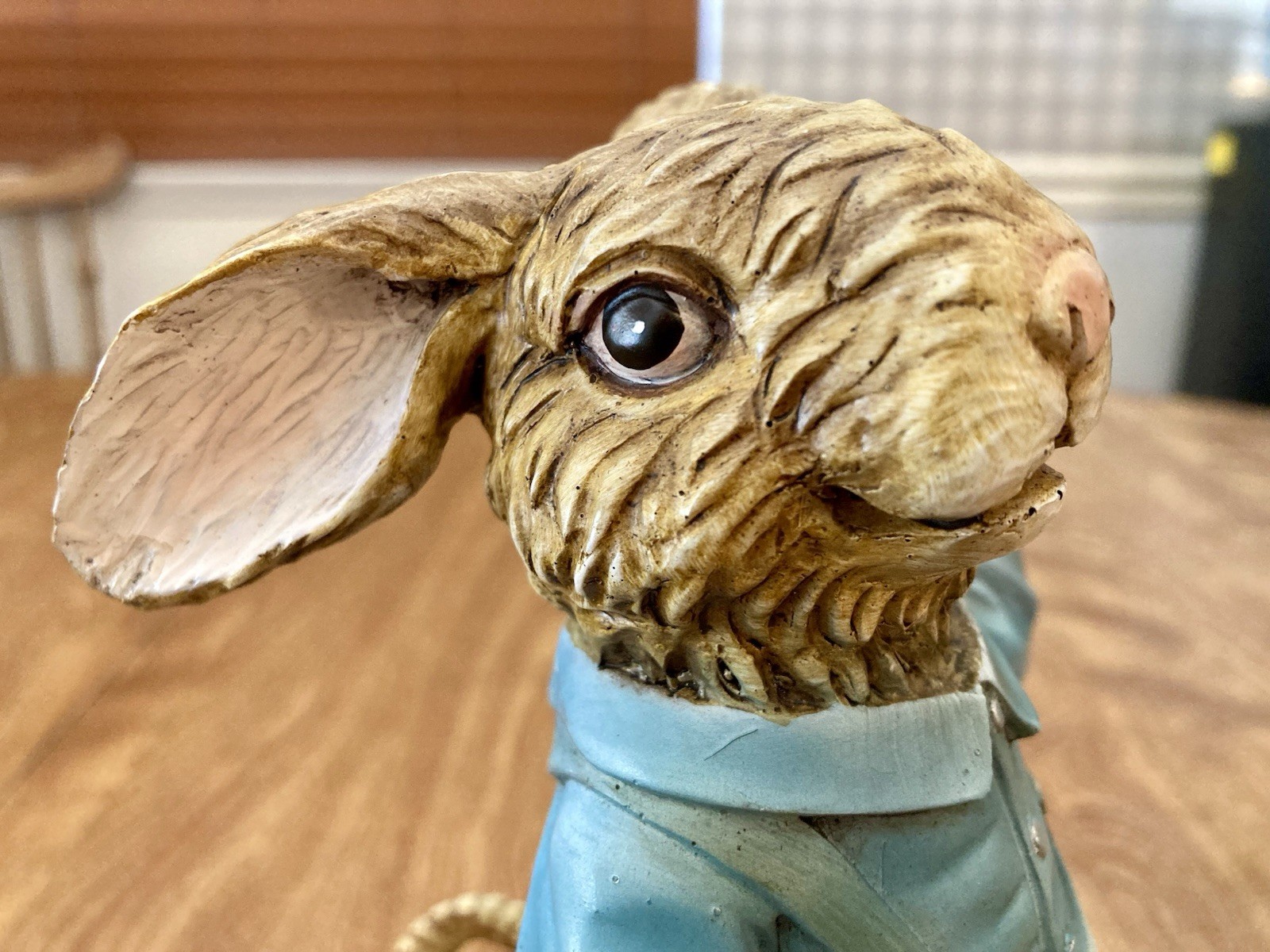 Chrisdon Rabbit Figurine Resin Basket