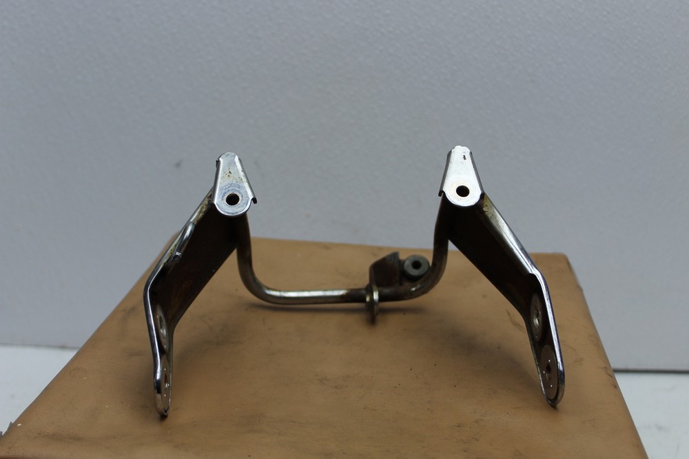 1981 YAMAHA XJ550 (#298) FRONT FORK EARS HEADLIGHT MOUNT bracket