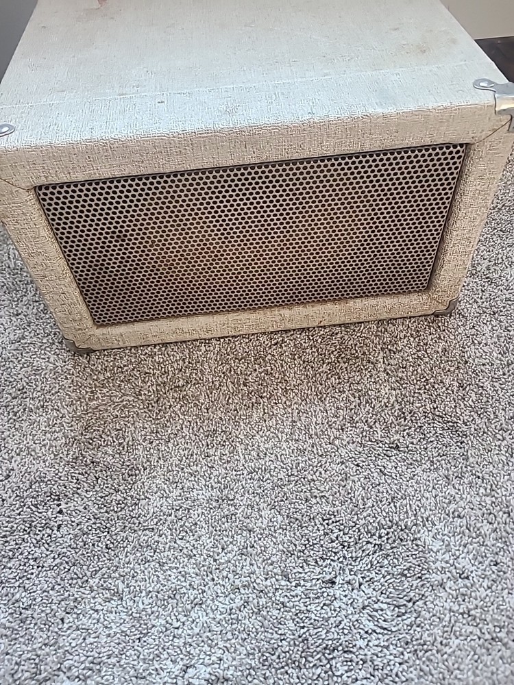 Newcomb Solid State Portable Suitcase Record Player EDT-15M