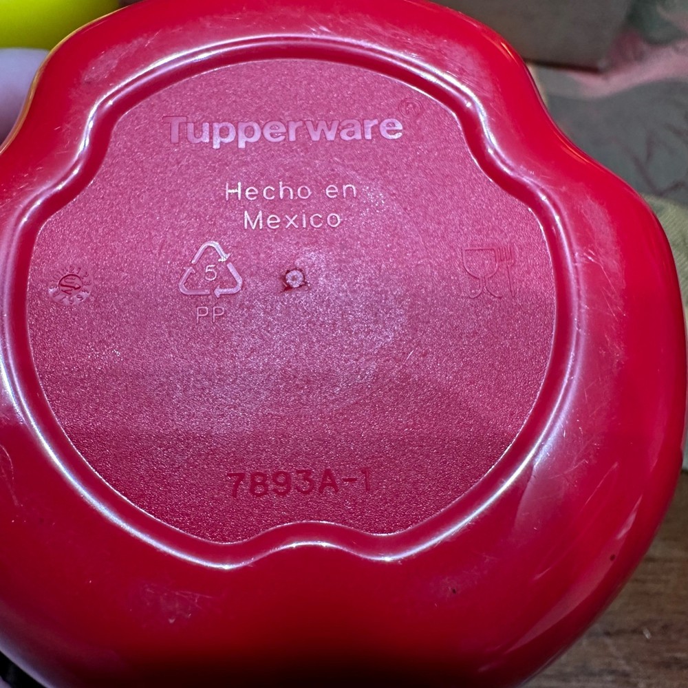 Tupperware Bell Pepper keeper Red & Yellow