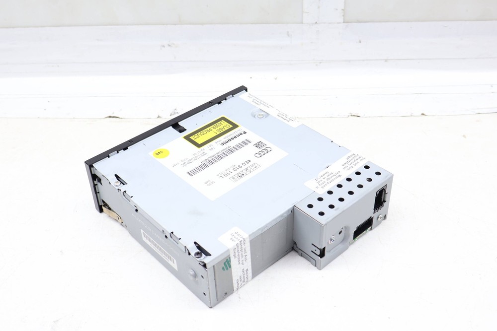 2010-2011 AUDI Q7 TDI - 6 DISC CD Changer 4E0035110A