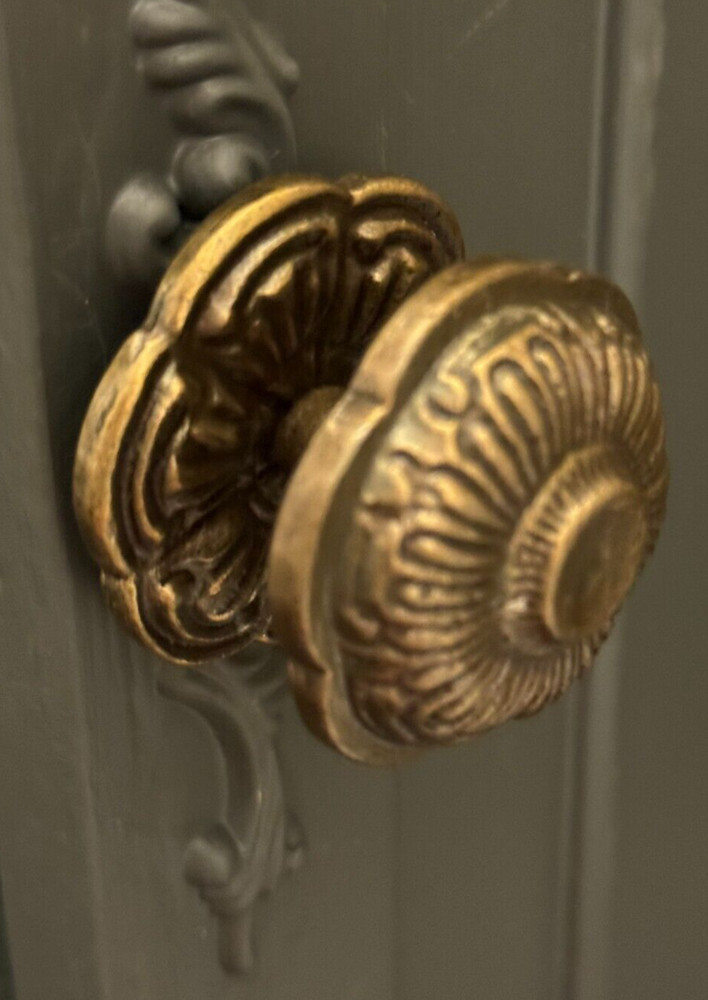 LOT 2; Antique-Brass Backplate Pulls Door Drawer Knobs Handle Furniture Hardware