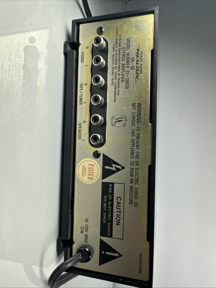 Realistic SA-10 Stereo Amplifier Model 31-1982B - Powers On