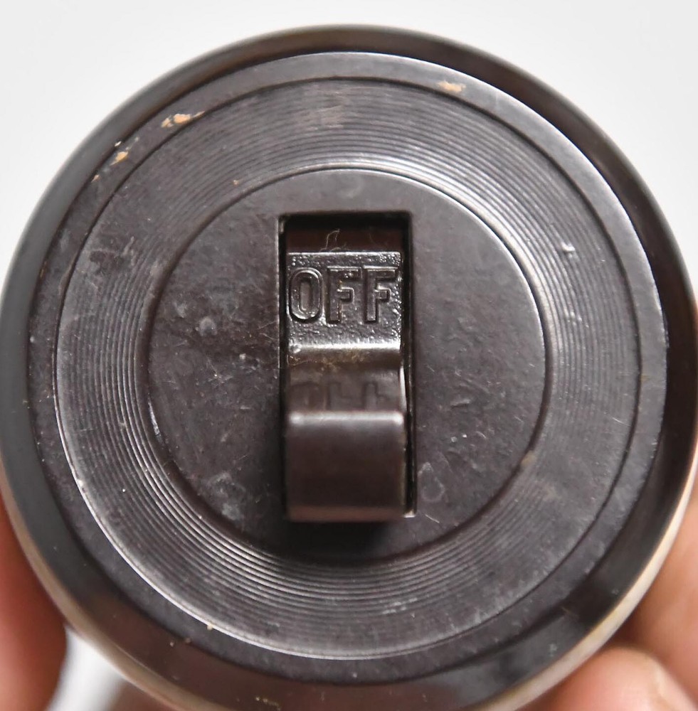 VINTAGE WALL MOUNT ROUND PORCELAIN TOGGLE SWITCH. WORKING FINE.