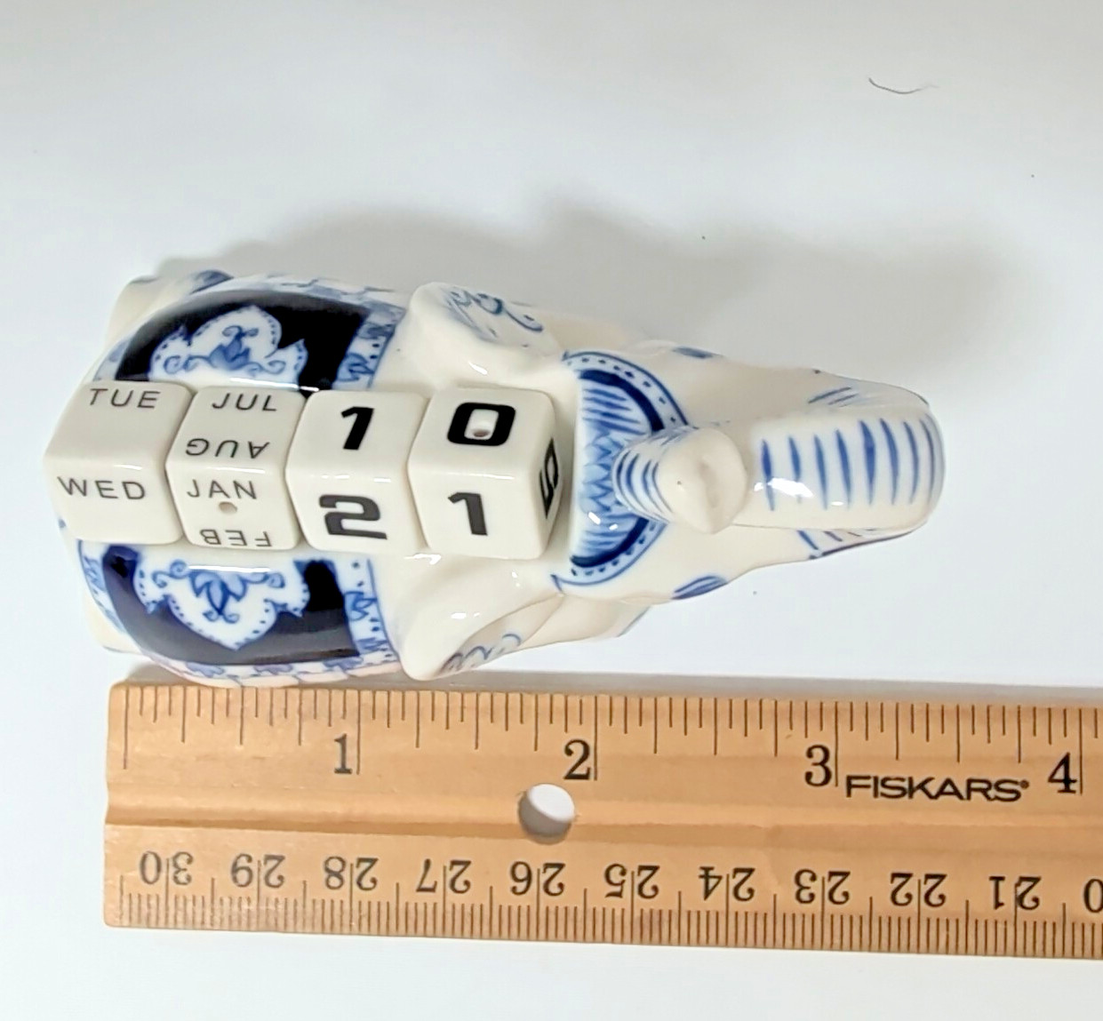 Ceramic ELEPHANT w/ PERPETUAL CALENDAR Blue Thailand - 3.5" Long x 2.5" Tall