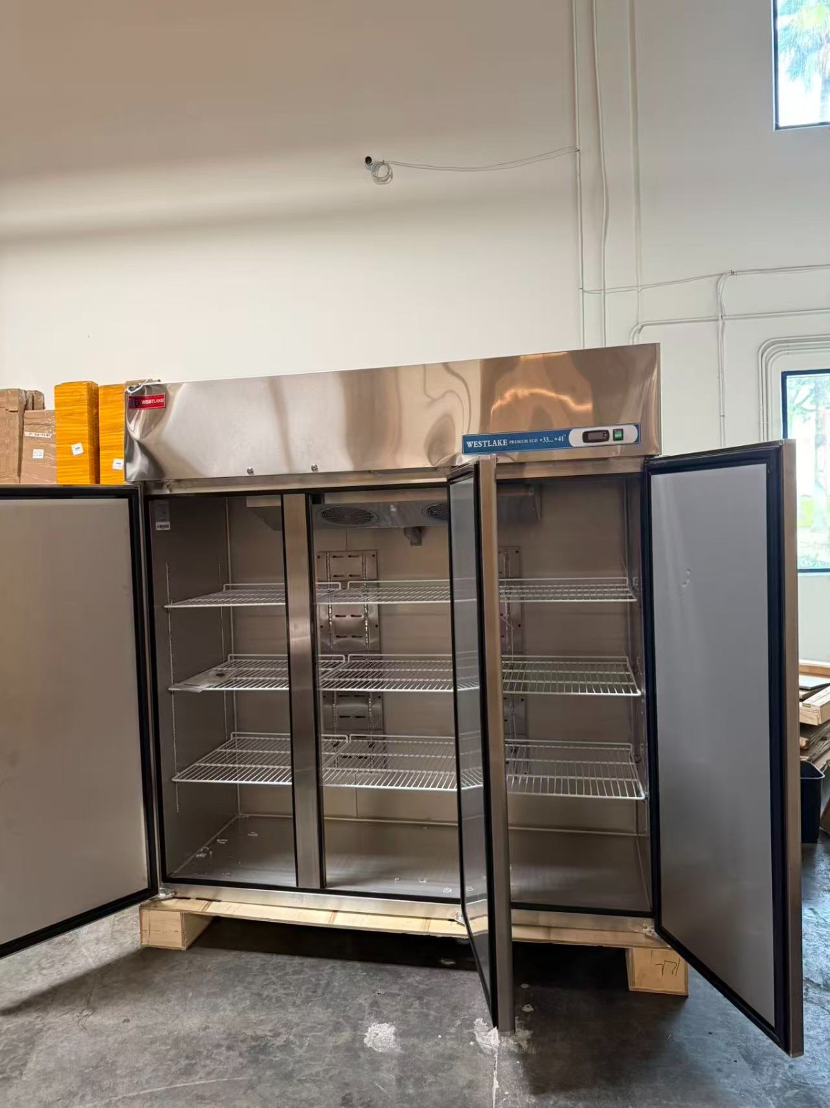 72" W 3-Door Commercial Reach-In Refrigerator, Stainless Steel, 54 Cu.ft – Dents