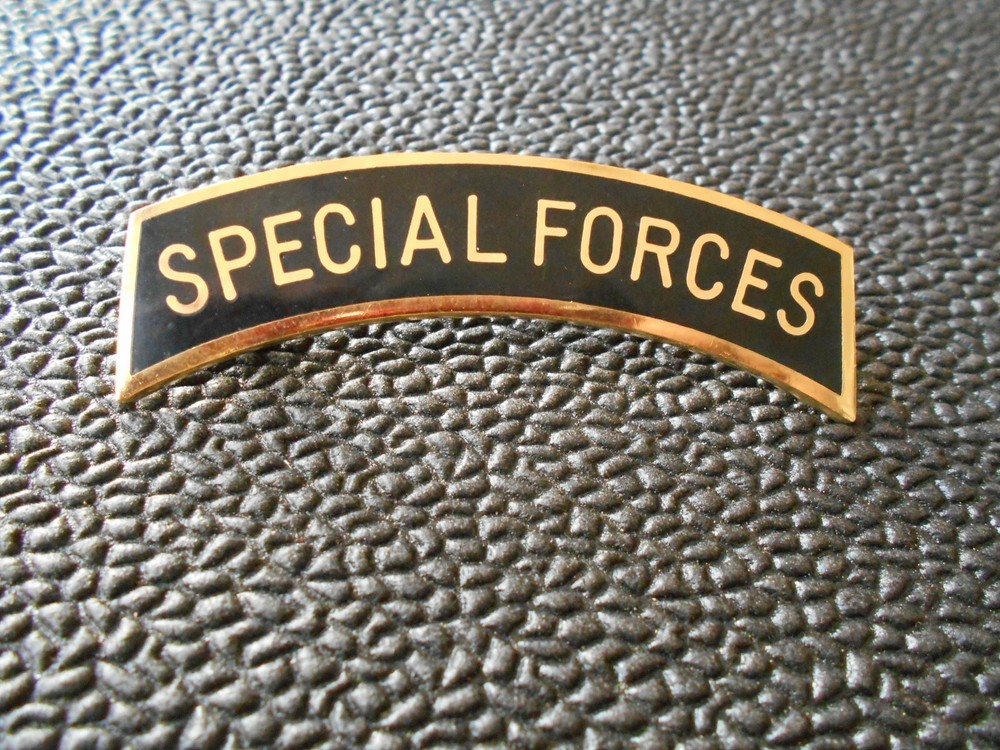 AUTHENTIC ARMY SPECIAL FORCES BELT BUCKLE RARE!
