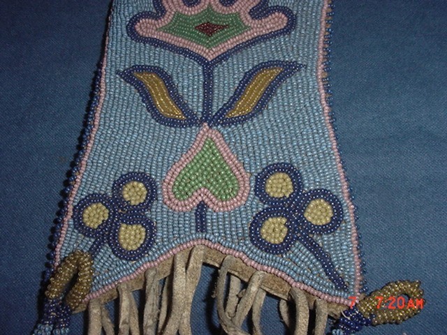 OLD MUSEUM QUALITY 19TH CENTURY YAKIMA INDIAN BEADED BAG