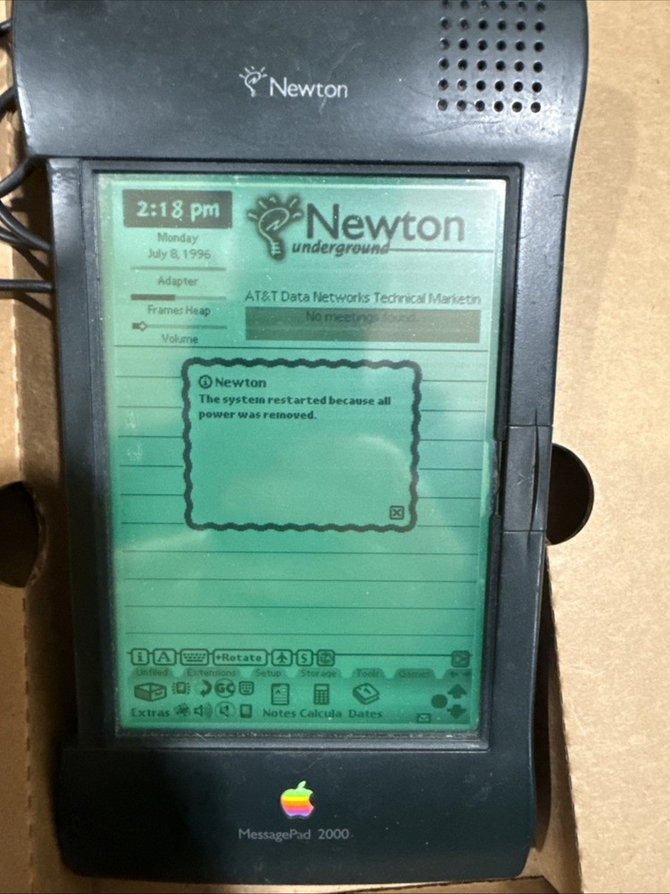 Newton/ Apple MessagePad 2000 Bundle