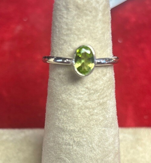 Sterling silver stackable ring size 7 Faceted Peridot